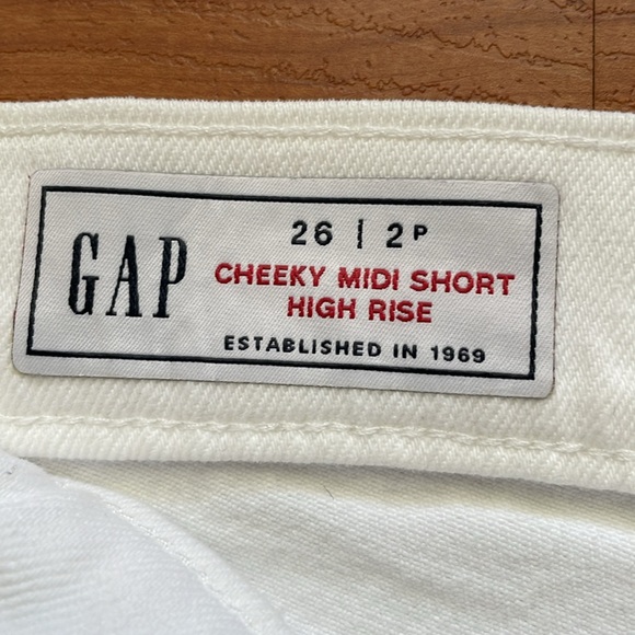 NWT GAP 6" High Rise Cheeky White Midi Shorts Washwell Size 26 2P - Picture 6 of 6